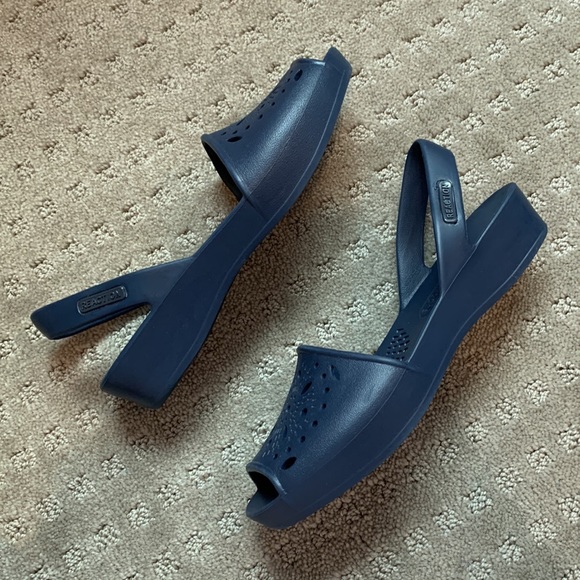 Kenneth Cole Reaction Fine Eva Platform 